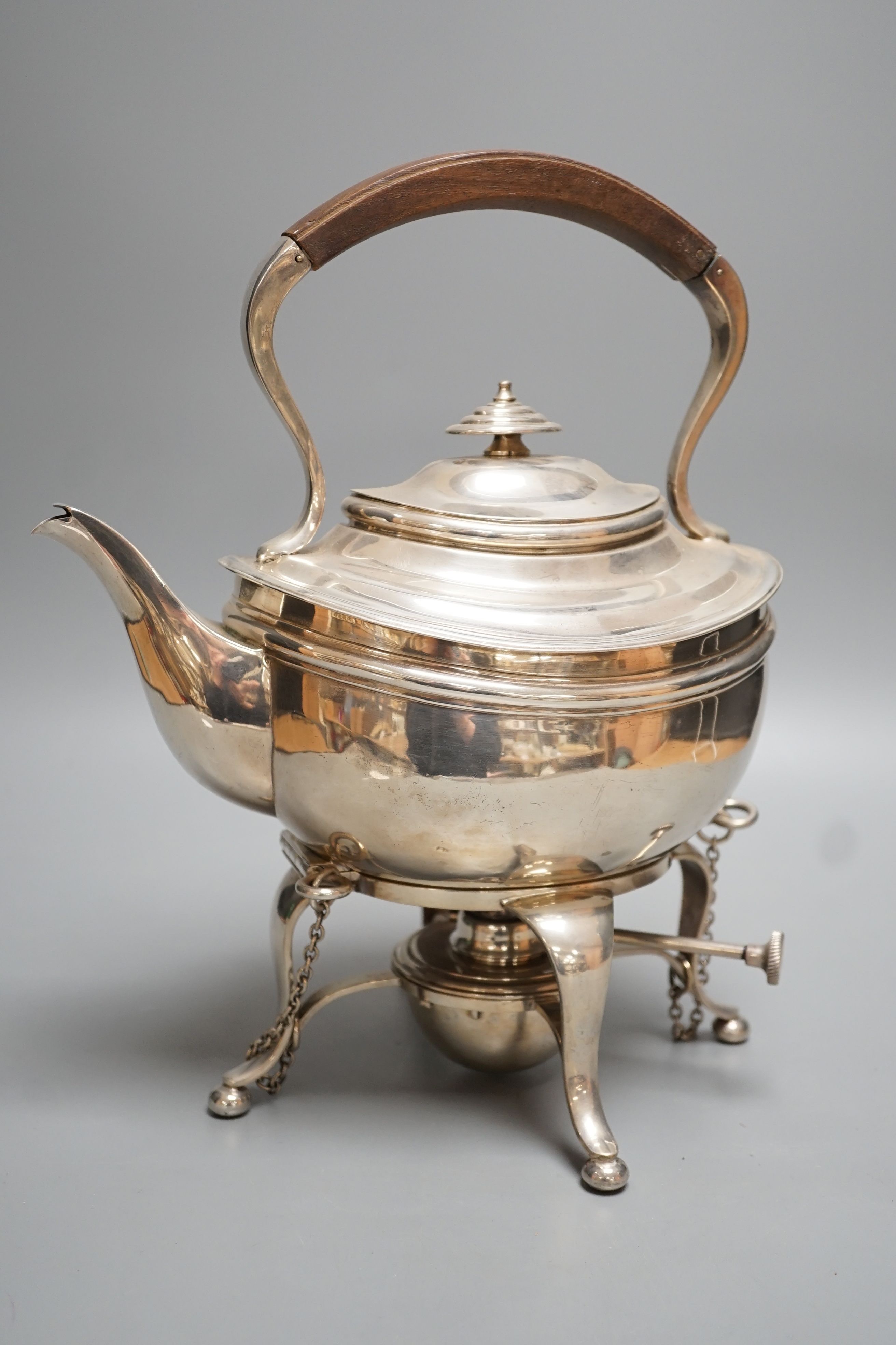 A George V silver tea kettle on stand, with burner, Heming & Co Ltd, London, 1932, height 31.4cm, gross 51.5oz.